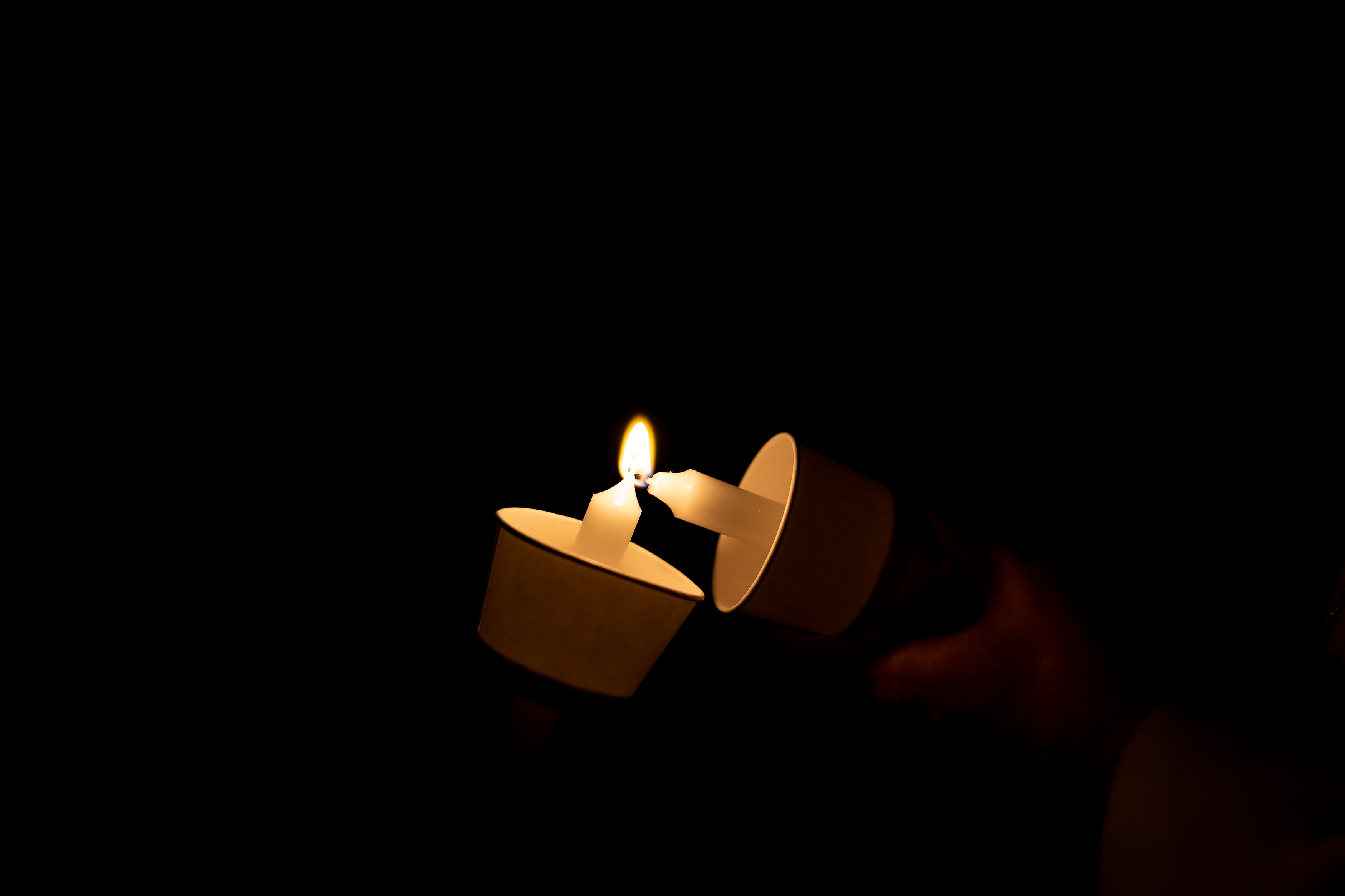 Feier der Osternacht / Erzdiözese Wien/ Schönlaub Stephan, Stephan Schönlaub Das Osterfest ist das wichtigste Fest der Katholischen Kirche. Die Osternacht mit der Erinnerung an die Auferstehung Jesu bildet den Höhepunkt des Triduum Sacrum. Jesus hat den Tod überwunden und ist auferstanden. Gott hat Jesus von den Toten auferw